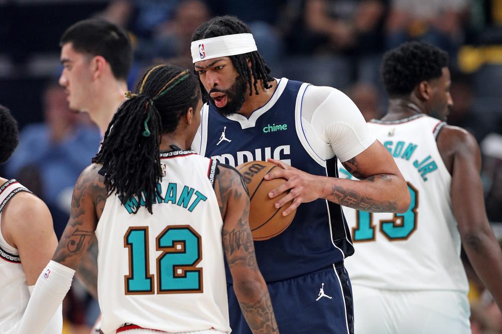 也加深了他 也加深了他